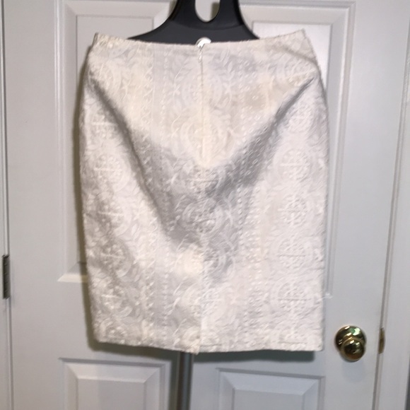 W by Worth White Embroidered Pencil Skirt Size 4 w/ Back Zip and Vent NWT - Picture 2 of 10